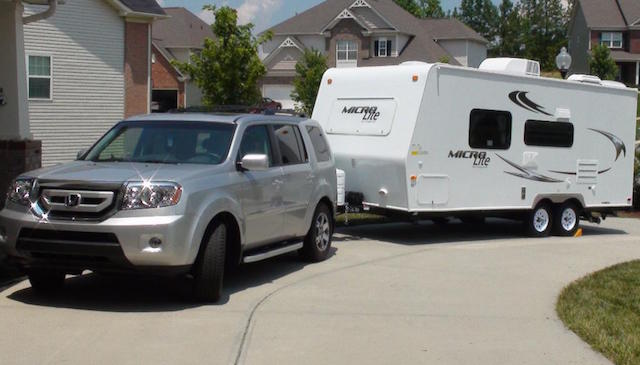 Pilot tows camper2
