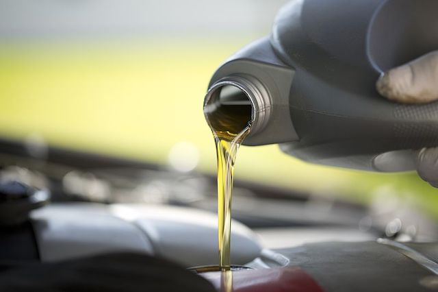 Pour oil