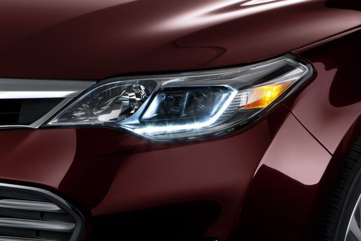 Toyota Avalon Headlight and Taillight Replacement Guide Toyota Avalon Headlight and Taillight Replacement Guide
