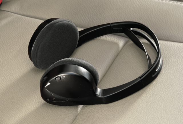 Toyota Highlander wireless headphones PT943-00141 Toyota Highlander wireless headphones PT943-00141