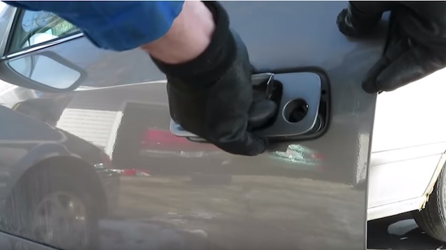 Handle pull