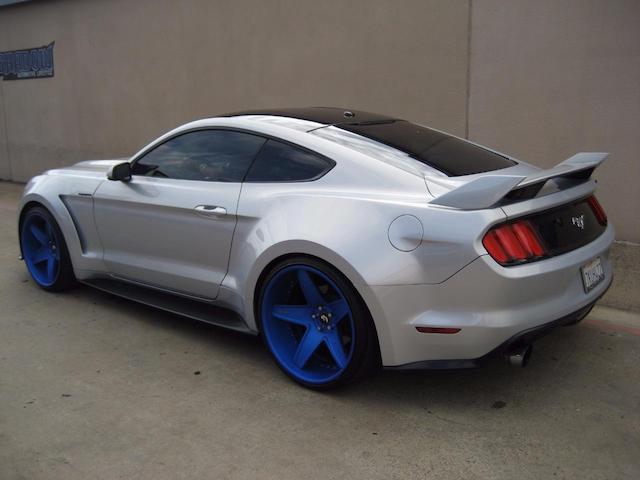 Modded mustang blue wheels Modded mustang blue wheels