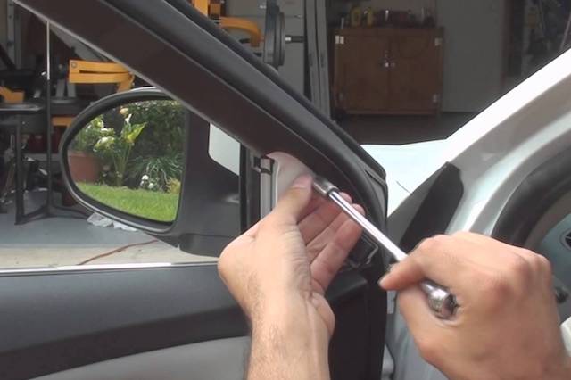Replacing mirror