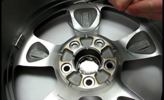 Install center cap Install center cap