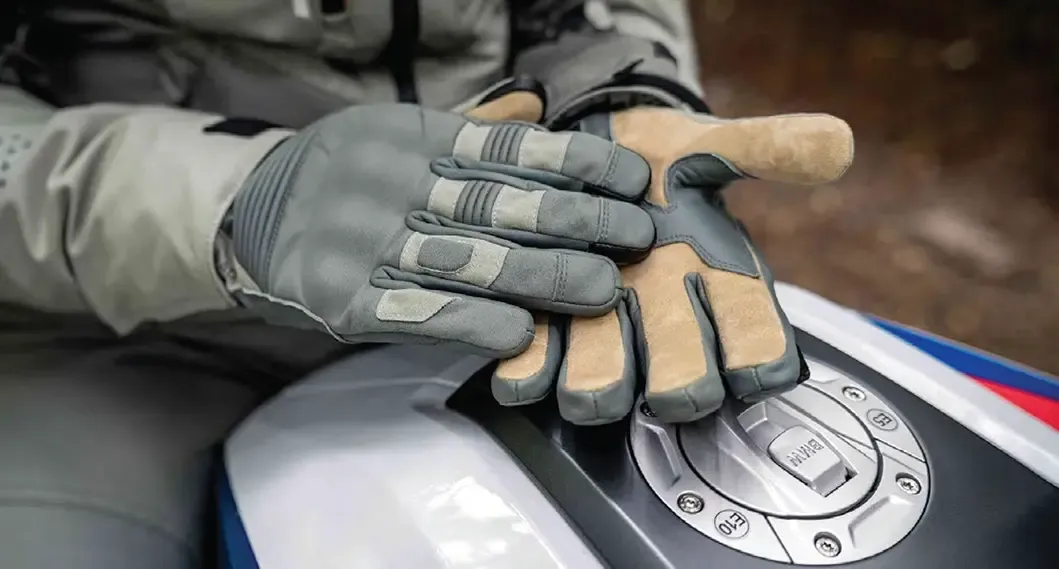Reschen Gloves