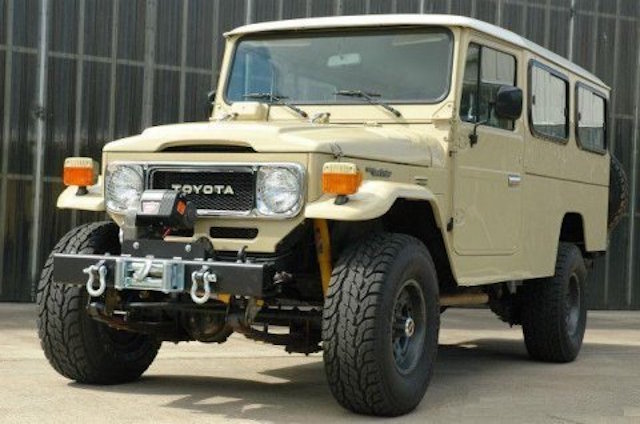 Land Cruiser cream