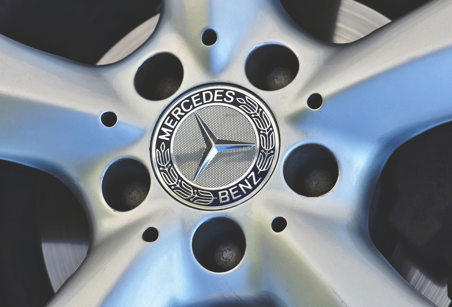 new OEM Mercedes Wheel new OEM Mercedes Wheel