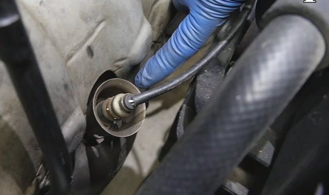 Replace mazda 02 sensor Replace mazda 02 sensor