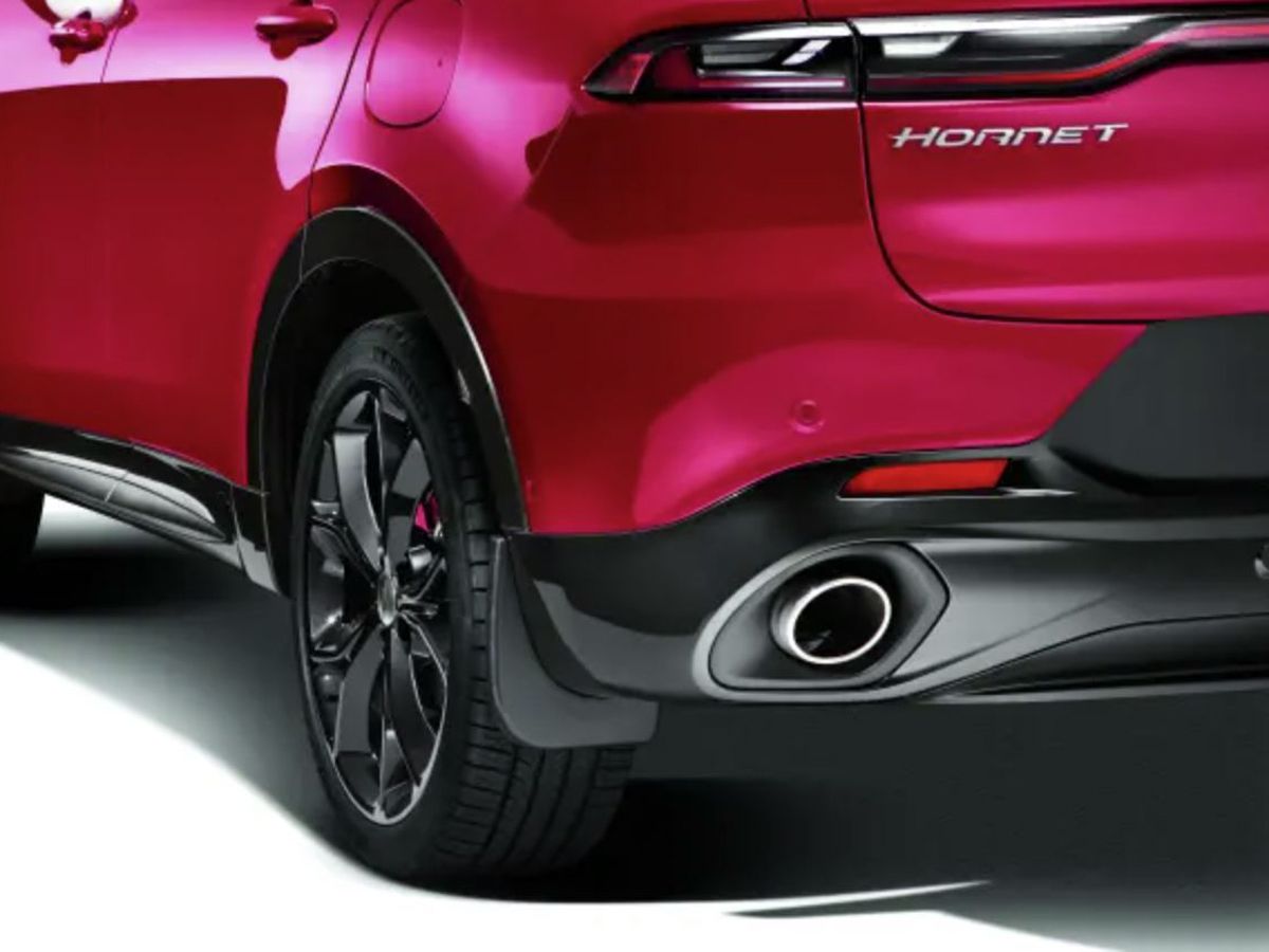 82216550AA Molded Rear Splash Guards for Dodge Hornet