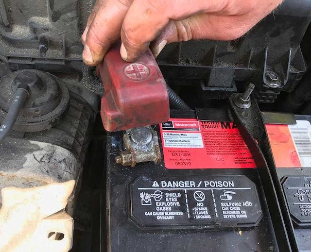 Disconnect ford battery