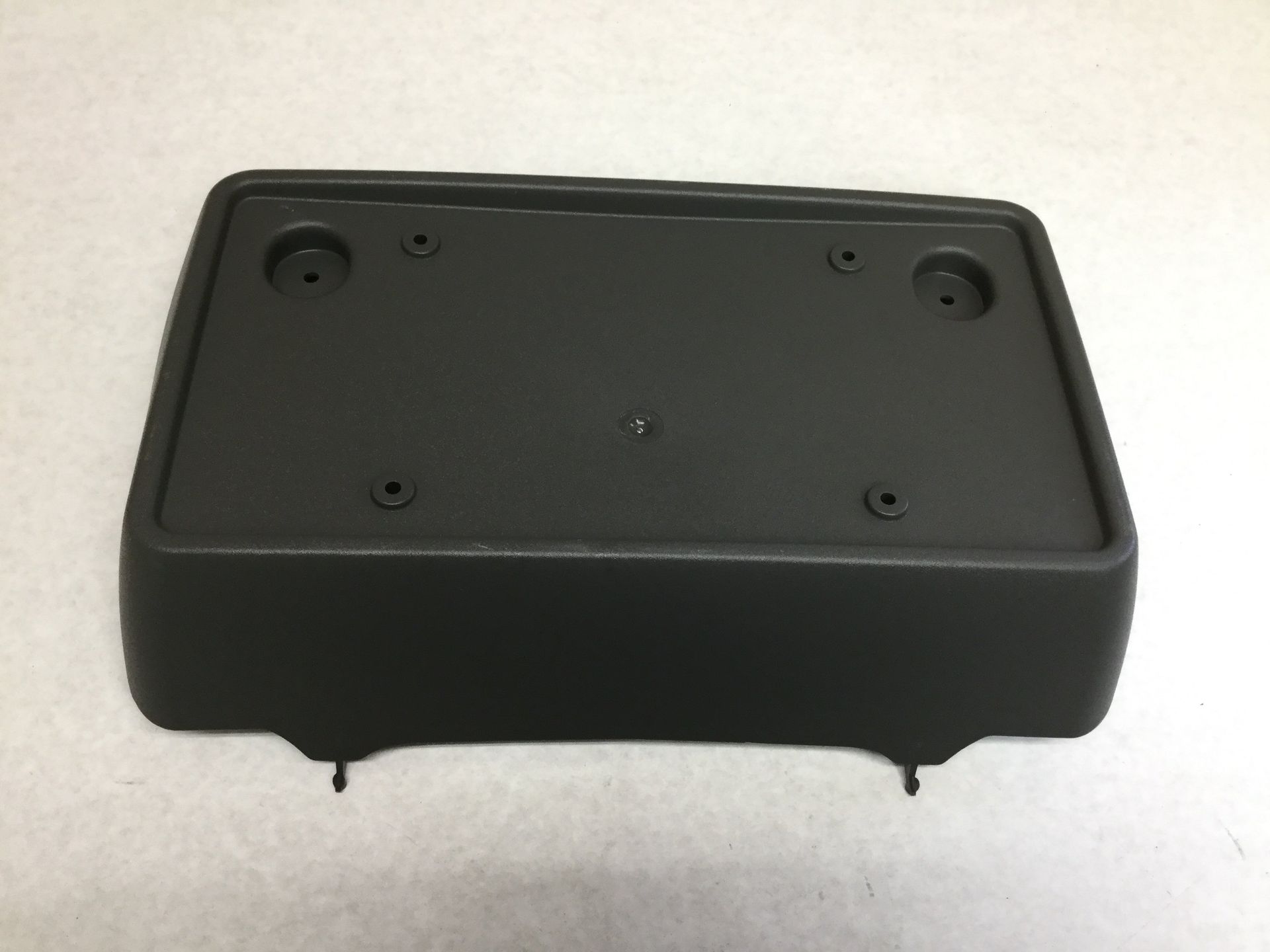 15851090 - Body: License Bracket for Chevrolet: Avalanche, Suburban 1500, Suburban 2500, Tahoe Image