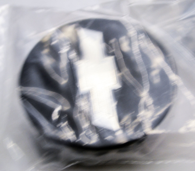 19332925 - Wheels: 2016-2021 GM Wheel Center Cap Gloss Black for Chevrolet: Blazer, Camaro, Colorado, Traverse Image