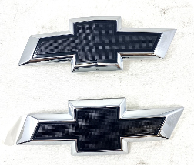 42617439 - Exterior: 2021-2023 Chevrolet Trailblazer Front &amp; Rear Exterior Bowtie Emblems Set of 2 Black w/ Chrome Surround for Chevrolet: Trailblazer Image
