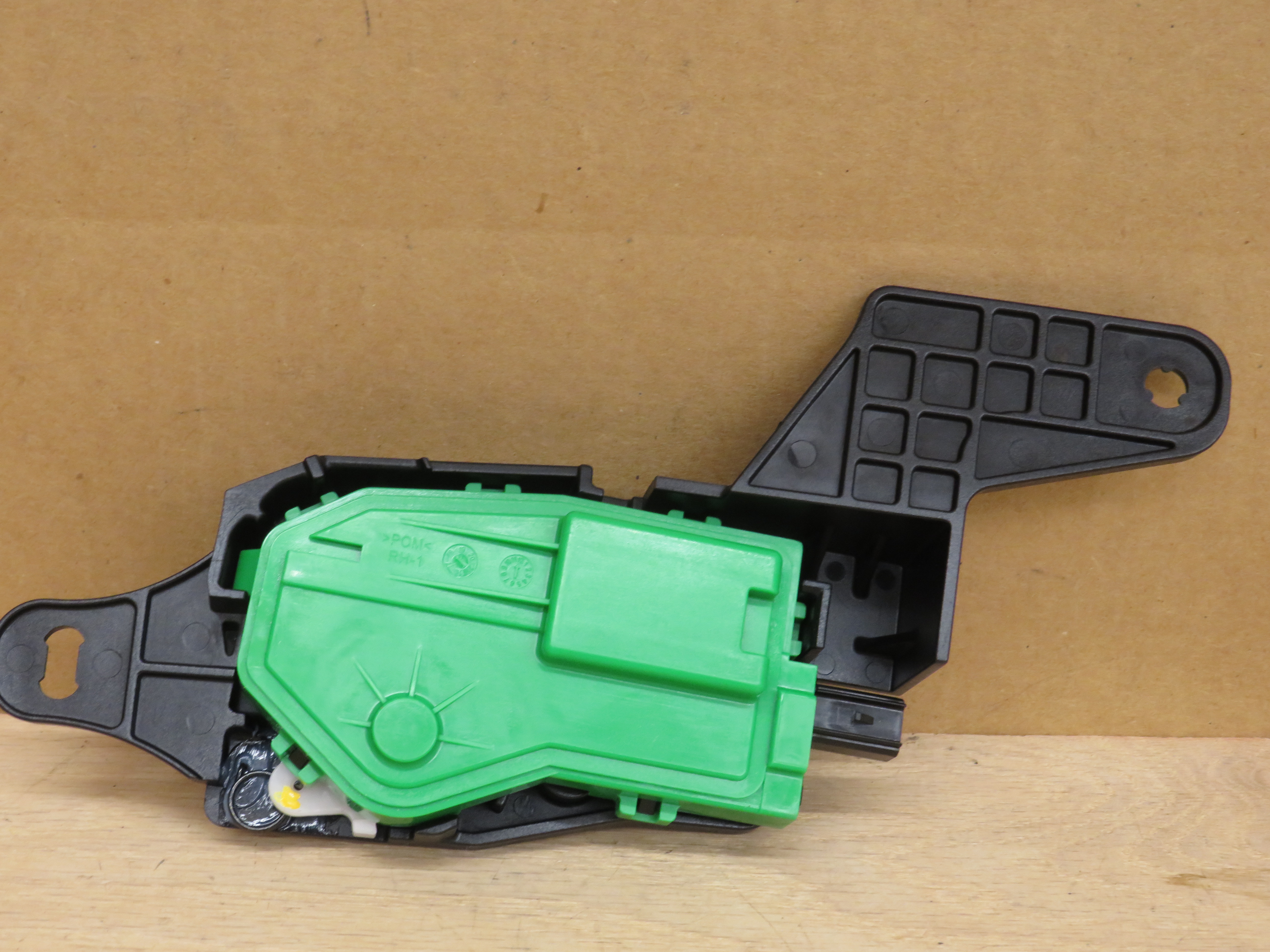 81550D7000 - Body: Actuator Assembly for Kia: Sportage Image