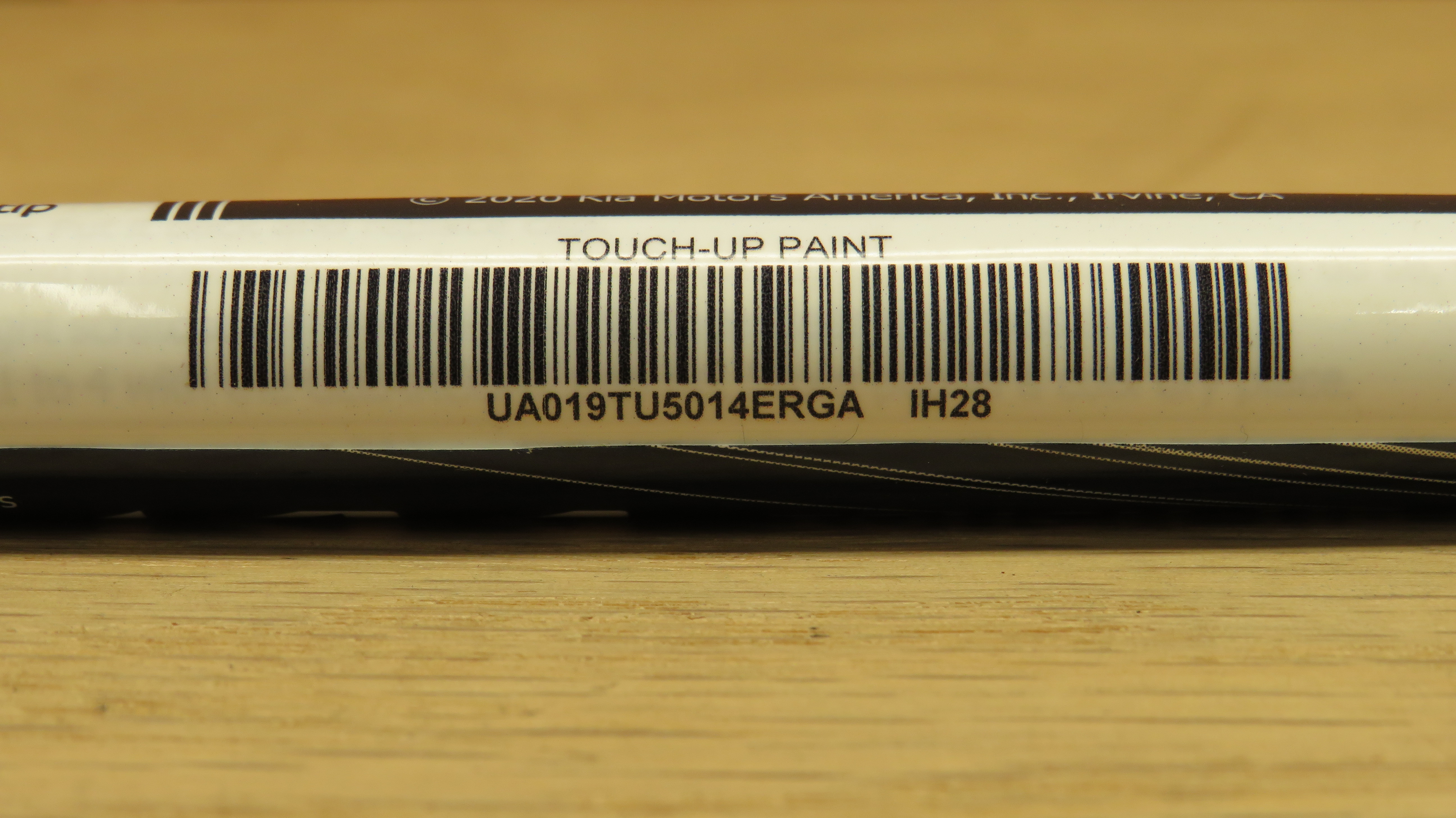 UA019TU5014ERGA - Exterior: Touch-Up Paint Pen - Everlasting Silver Erg for Kia: K5, Sorento, Sportage, Telluride Image