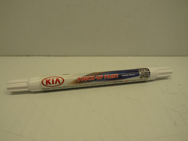 UA006TU5014IMA - Exterior: Touch-Up Paint Pen - Titanium Silver Im for Kia: Borrego, Forte, Forte Koup, Optima, Rio, Rondo, Sedona, Sorento, Soul, Soul EV Image