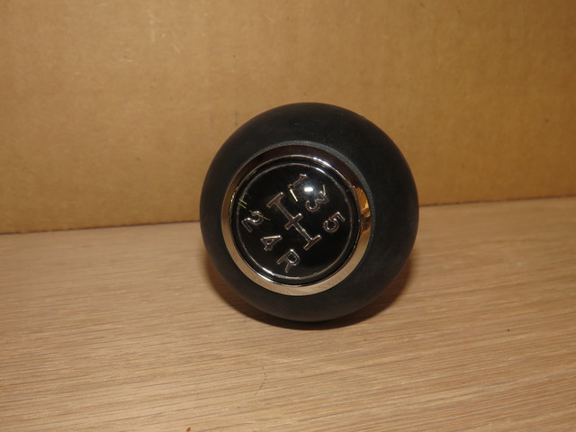 P81902F000 - Interior: Shift Knob, Leather for Kia: Spectra, Spectra5 Image