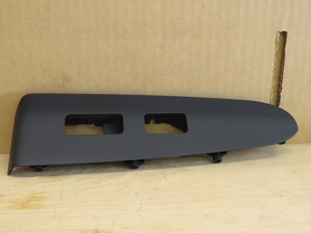 93577 3W100WK - Switch Bezel 2011-2016 Kia Sportage | Kia Cheap Parts