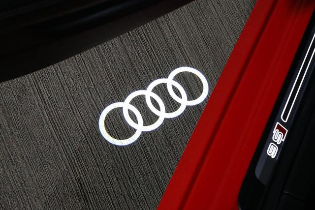 4G0052133G - Exterior: Audi LED Puddle Lights for Audi Image