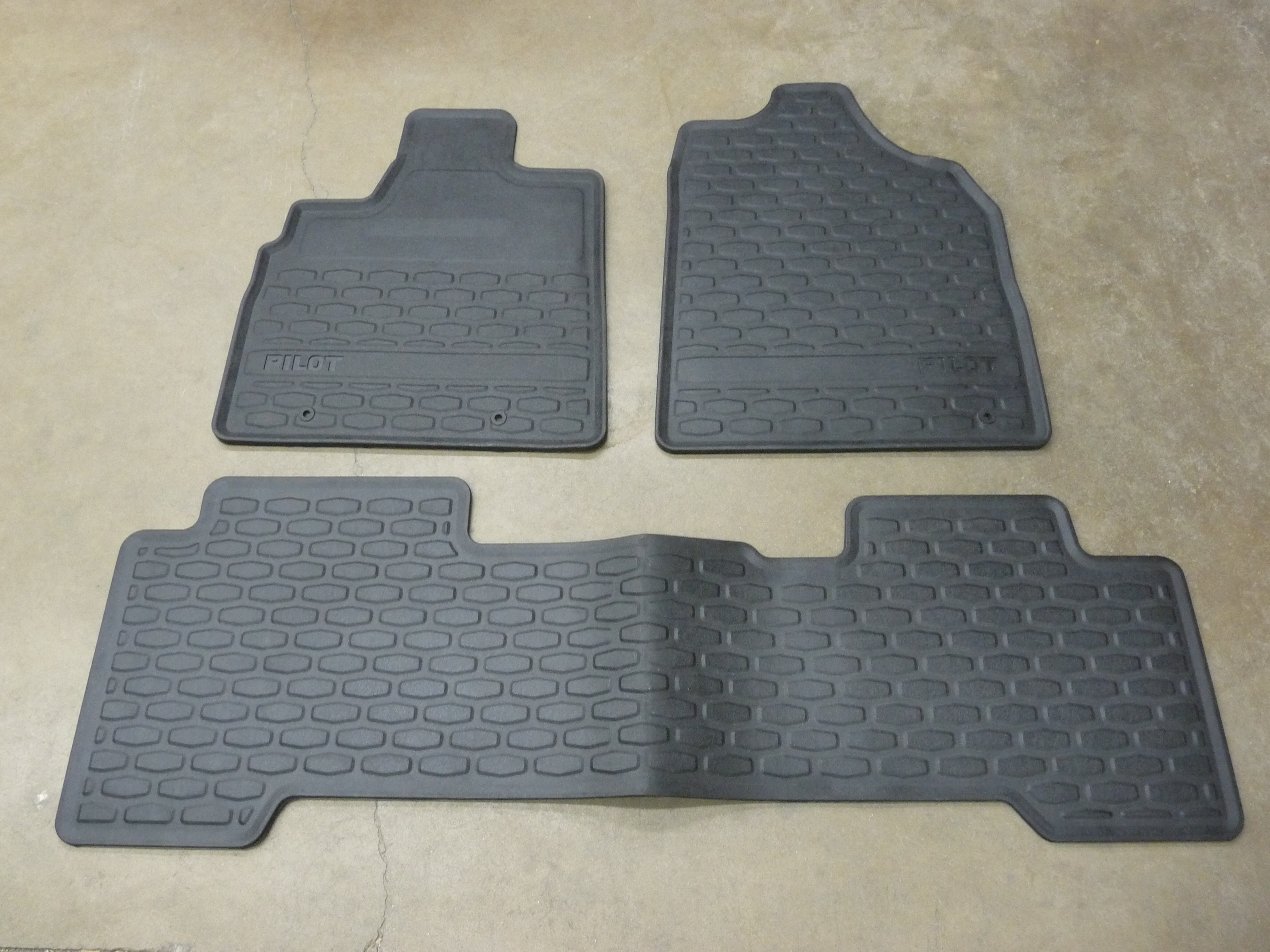 Floor Mat - Honda (08P13-S9V-110A)