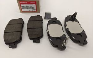                                     2013-2017 Honda Accord & 2016-2018 Honda HR-V Front Brake Pad Set
                                