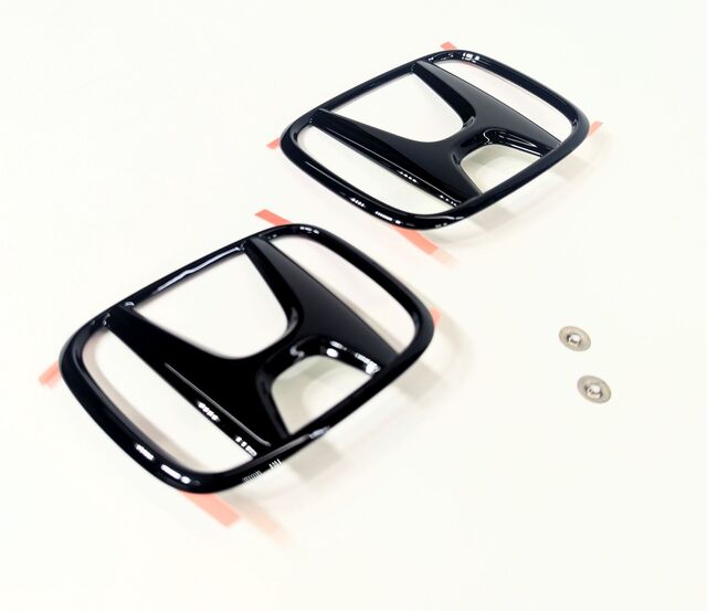 8F20T20100E - Exterior: 2026 Civic - Emblem H-Mark (FR &amp; RR) Gloss Black for Honda Image
