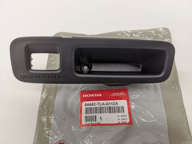 84442-TLA-A11ZA - 2017-2024 Honda CR-V - Pocket Pull *NH900L