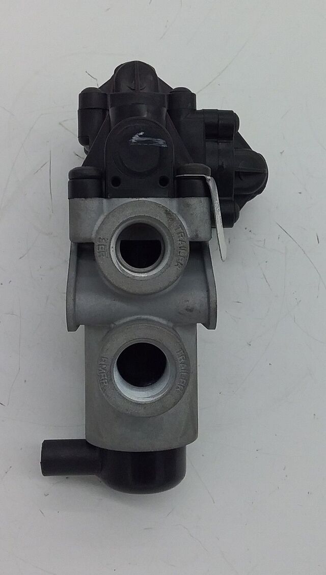 VOLVO 8074524 - CONTROL VALVE 8074524 | Truck Part Center
