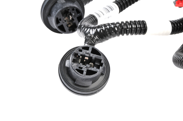 22869169 - Electrical: Socket &amp; Wire for Chevrolet: Silverado 1500, Silverado 2500 HD, Silverado 3500 HD | GMC: Sierra 2500 HD, Sierra 3500 HD Image