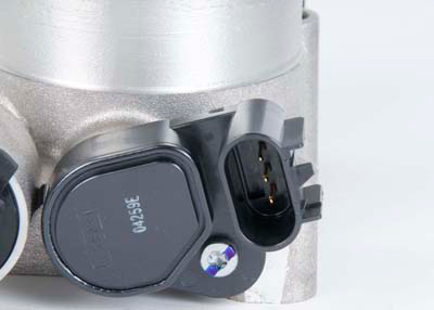 17202005 - Fuel System: Throttle Body for Chevrolet: Cavalier, Classic | Oldsmobile: Alero | Pontiac: Grand Am, Sunfire | Saturn: Ion, L300 Image