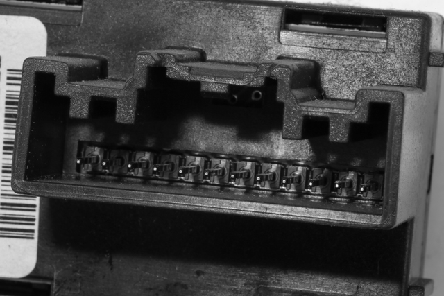 22827590 - Body: Tract Control Switch for Chevrolet: Suburban, Tahoe | GMC: Yukon, Yukon XL Image