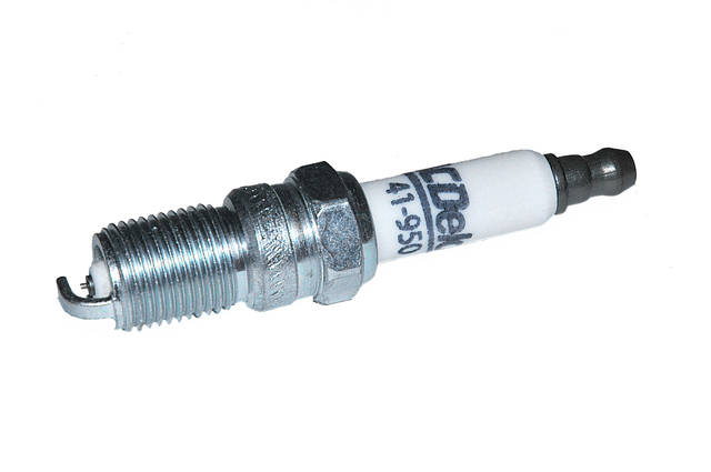 19301811 - : Double Platinum Spark Plug for Chevrolet: Cavalier, Corvette, Malibu | Oldsmobile: Alero | Pontiac: Grand Am, Sunfire Image