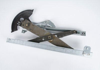 16621659 - Body: Power Regulator for Buick: Skylark | Oldsmobile: Achieva, Cutlass | Pontiac: Grand Am Image