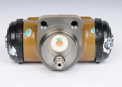 18060172 - Brakes: Wheel Cylinder for Buick: LeSabre, Park Avenue | Cadillac: 60 Special, DeVille, Fleetwood | Chevrolet: Lumina APV, Venture | Oldsmobile: 88, 98, Silhouette | Pontiac: Bonneville, Montana, Trans Sport Image