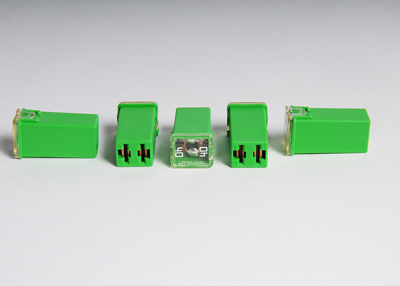 84082834 - : 40 Amp Fuse for Buick: LaCrosse, Lucerne, Rainier, Terraza | Cadillac: DTS, STS, XLR, XT5, XTS | Chevrolet: Cobalt, Colorado, Corvette, Equinox, HHR, Malibu, Silverado 1500, Silverado 1500 Classic, SSR, Uplander | GMC: Canyon, Sierra 1500, Sierra 1500 Classic | Hummer: H3, H3T | Pontiac: G5, Montana, Torrent | Saturn: Aura Image