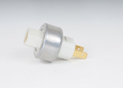 3041596 - HVAC: HVAC Pressure Switch for Buick: Century, Electra, LeSabre, Park Avenue | Chevrolet: Astro, Celebrity | GMC: Safari | Oldsmobile: 88, 98, Cutlass Ciera, Delta 88 | Pontiac: 6000, Bonneville, Fiero Image