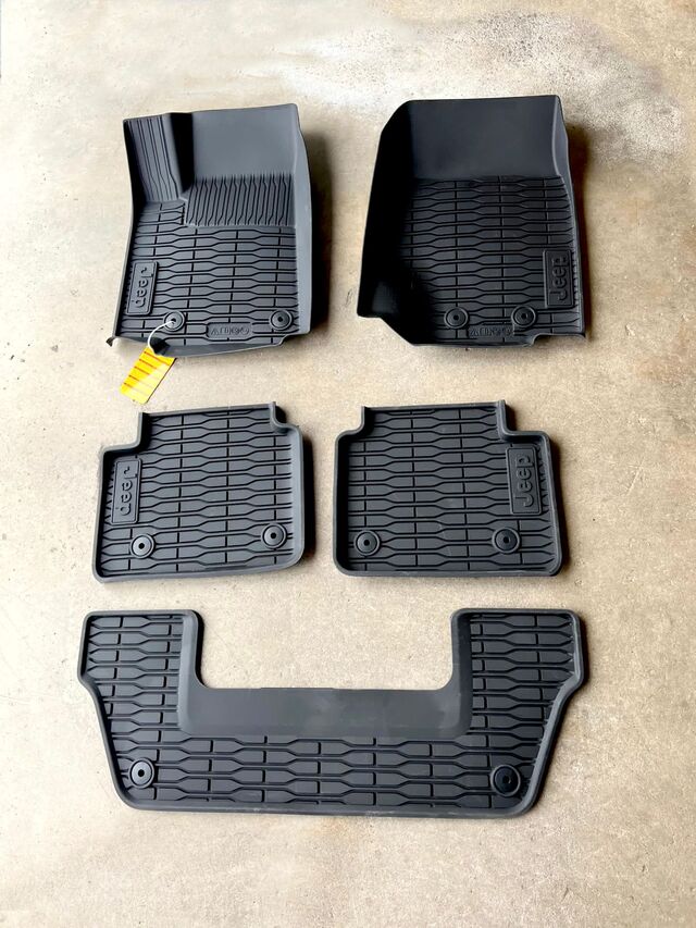 ラッコアラ All-Weather Floor Mats for 21-22 Jeep Grand Cherokee L 82216639AA