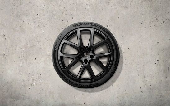 976044660G - : 21-inch Panamera SportDesign summer wheel-and-tire set, painted in black (high-gloss) for Porsche Image