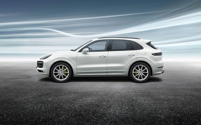 9Y0044615B - : 9YA Cayenne E3 (2018-2023) 20" Cayenne Design Winter Wheel/Tire Set (Michelin) for Porsche: Cayenne Image