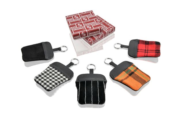 PCG90210010 - : Classic Fabric Key Pouch for Porsche Image