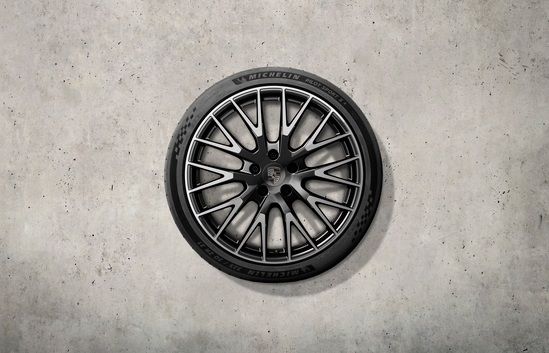 976044660N - : 21-inch Panamera Exclusive Design summer wheel-and-tire set, painted in black (high-gloss) for Porsche Image