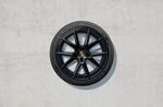 992044665C - Wheels: 20/21-inch Carrera S Summer Wheel-and-Tire for Porsche Image