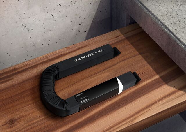 4400135 - Interior: Flexible Luggage Fixation for Porsche: 718 Boxster, 718 Cayman, 718 Spyder, 911, Cayenne, Macan, Taycan Image