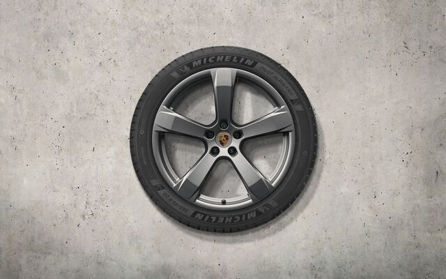 95B044651C - : 95B-3 Macan (2022+) 20" Macan Sport Winter Wheel/Tire Set - Platinum (Pirelli) for Porsche Image