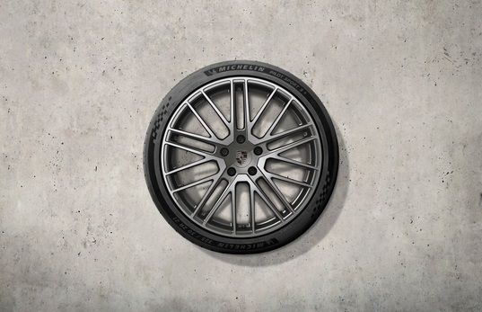 976044660K - : 21-inch 911 Turbo Design summer wheel-and-tire set for Porsche Image