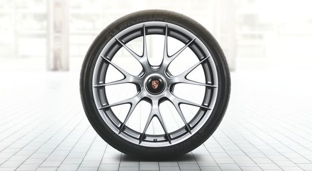91804460006 - : 918 Spyder magnesium summer wheel-and-tire set (20/21-inch) for Porsche Image