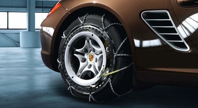 98704460008 - : Snow Chains - Set Of Two - 255/40R18 tires for Porsche Image