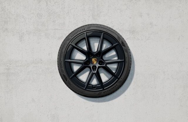 992044665C - Wheels: 20/21-inch Carrera S summer wheel-and-tire set, painted in Black (high-gloss) for Porsche Image