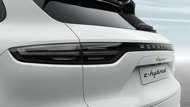 9Y004490100 - : 9YA Cayenne E3 (2018+) Dark Tinted LED Tail Lights with Darkened Light Panel for Porsche: Cayenne Image