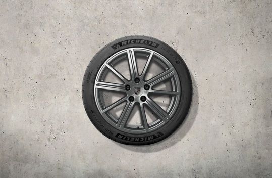 976044660B - : 20-inch Panamera Turbo summer wheel-and-tire set, painted in adamantium for Porsche Image